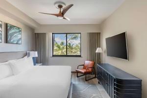 Postel nebo postele na pokoji v ubytování Hilton Grand Vacations Club Maui Bay Villas