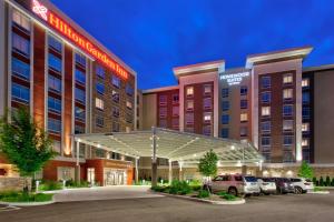 una representación de un hotel con coches estacionados en un estacionamiento en Homewood Suites By Hilton Columbus Easton, Oh, en Columbus