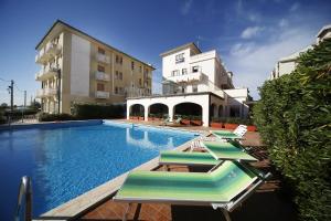 Bazén v ubytování Hotel Villa Sole Resort nebo v jeho okolí