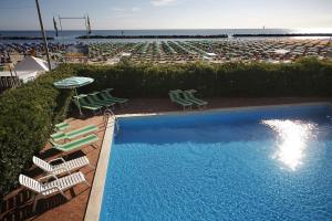 Bazén v ubytování Hotel Villa Sole Resort nebo v jeho okolí