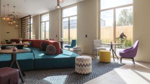 Hampton by Hilton Konstanz的休息区