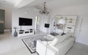 TV a/nebo společenská místnost v ubytování Holiday house Andreja