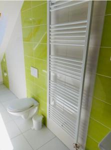Koupelna v ubytování JÓKAI Apartman + 19 fotografií