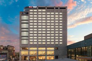 a rendering of the office building at sunset at Homewood Suites By Hilton Toledo Downtown in Toledo