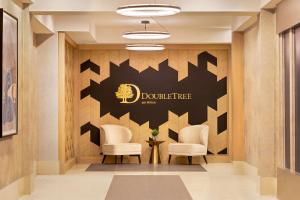 Doubletree By Hilton Pointe Claire Montreal Airport West的休息区