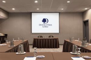 Doubletree By Hilton Pointe Claire Montreal Airport West商务区和/或会议室