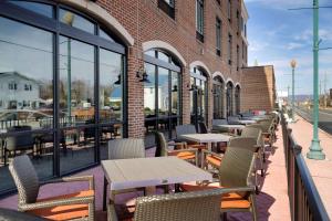 Restaurant o un lloc per menjar a Hilton Garden Inn Haymarket