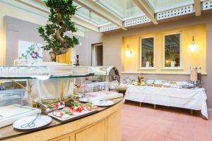 a buffet in a restaurant with food on display at San Lorenzo Apartments in Colle di Val d'Elsa