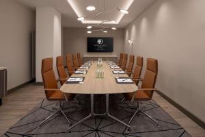 DoubleTree by Hilton Hannover Schweizerhof商务区和/或会议室