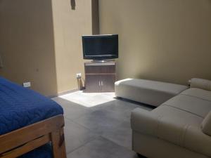 TV a/nebo společenská místnost v ubytování Casa Serrana