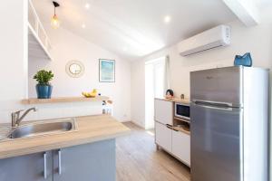 #2 Central Studio top floor AC & Balcony