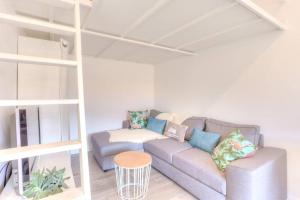 #2 Central Studio top floor AC & Balcony
