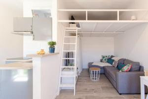 #2 Central Studio top floor AC & Balcony