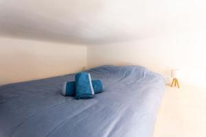 #2 Central Studio top floor AC & Balcony