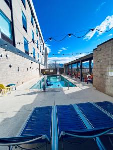 a swimming pool in front of a building at Home2 Suites By Hilton Alamogordo White Sands in Alamogordo