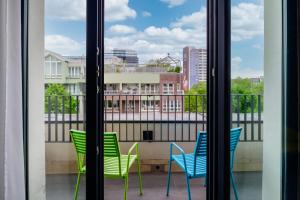 a balcony with chairs and a view of a city at Mercure Berlin Wittenbergplatz in Berlin