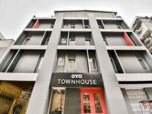 a building with the words ox tokyo townulse at Super OYO Townhouse 182 Menka in Patna