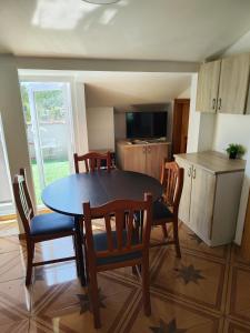 Kuchyň nebo kuchyňský kout v ubytování Apartments Ivo