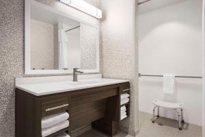 Home2 Suites By Hilton Colorado Springs I-25 Central的一间浴室