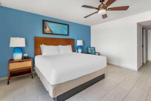 a bedroom with a large bed and a ceiling fan at Hilton Vacation Club Flamingo Beach Sint Maarten in Simpson Bay