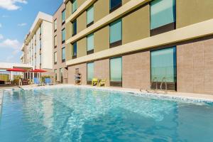 a large swimming pool in front of a building at Home2 Suites By Hilton North Scottsdale Near Mayo Clinic in Scottsdale