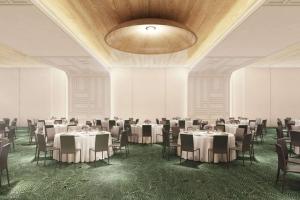 a banquet hall with tables and chairs and a ceiling at Signia By Hilton Atlanta Georgia World Congress Center in Atlanta