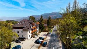 Widok na góry z tego aparthotelu