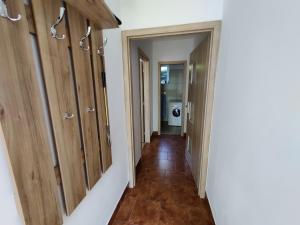 Fotografie z fotogalerie ubytování Apartman pod lipou - samostatny objekt - carport v Jaroměři