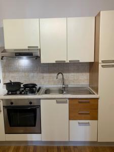 Kuchyň nebo kuchyňský kout v ubytování Quadrisfera Apartment