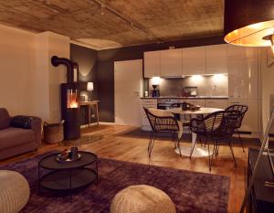 a living room with a table and chairs and a kitchen at Exklusiv Apartments ELLI & HANS - Apartment HANS in Willingen