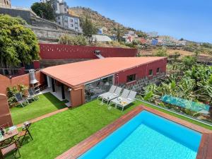 Bazén v ubytovaní La Casa de Arriba Arucas by VillaGranCanaria alebo v jeho blízkosti