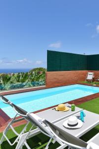 Bazén v ubytovaní La Casa de Arriba Arucas by VillaGranCanaria alebo v jeho blízkosti