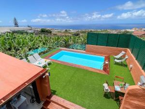 Bazén v ubytovaní La Casa de Arriba Arucas by VillaGranCanaria alebo v jeho blízkosti