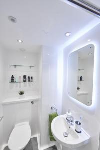 a bathroom with a white toilet and a sink at Modern Ensuites with Shared Kitchen at Trinity View Student Accommodation in Coventry for Students Only in Coventry