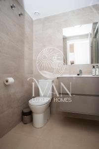 Ein Badezimmer in der Unterkunft Casa Santiago Ivan Luxury Homes 9ªPlta Posterior 1ªLínea