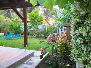 Vrt pred nastanitvijo Seaside Cottage with Garden