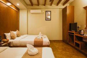 Un pat sau paturi într-o cameră la Paradise Boutique Hotel