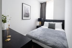 a bedroom with a bed and a black desk at Stunning 2BD Apartment on the 38th Floor in Midtown in New York