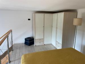 a bedroom with a bed and a closet at Scoglio della Regina, NUOVO, fronte mare, vicino al porto in Livorno +15 photos