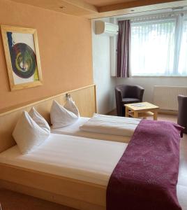 Una cama o camas en una habitación de Hotel Kleißl