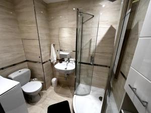 Fotografie z fotogalerie ubytování Bright and Comfy Apartment with Free Parking v destinaci Veľké Kapušany