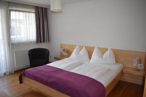 Una cama o camas en una habitación de Hotel Kleißl