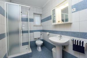 Kúpeľňa v ubytovaní Apartments Marlen + 11 fotografií