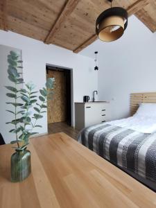 a bedroom with a bed and a vase on a wooden table at RIVER HOUSE in Bardo