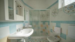 Villa Luna di Miele tesisinde bir banyo