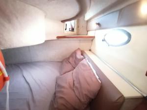 a small room with a bed and a mirror at Dormir sur un yacht insolite in La Rochelle
