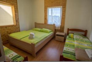 מיטה או מיטות בחדר ב-GuestHouse Zabljak