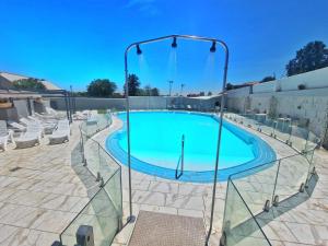 Bazén v ubytování Hotel Bardo Recoletos Coco nebo v jeho okolí