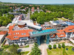 Pohľad z vtáčej perspektívy na ubytovanie MenDan Magic Spa & Wellness Hotel
