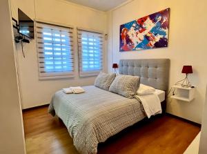 a bedroom with a bed and two windows at Nomada 870 - Hotel Work in Osorno